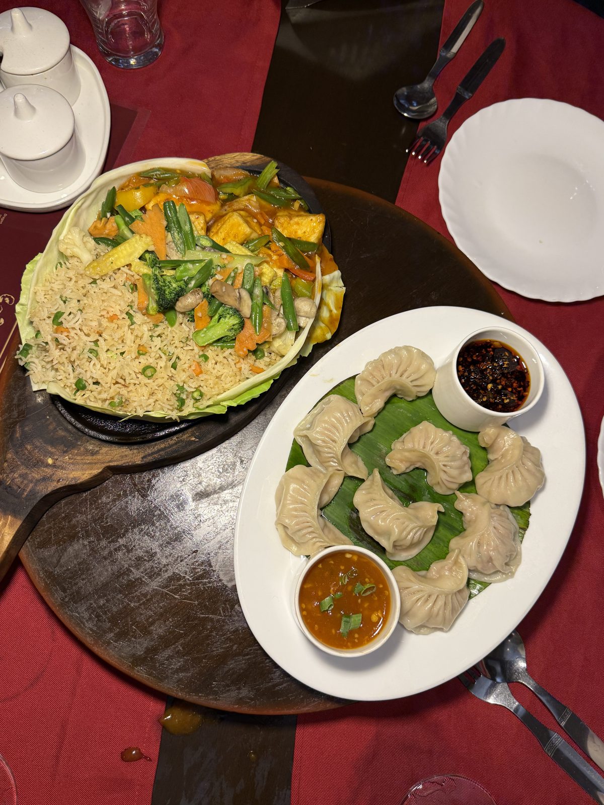 Steamed momos and sizzler platter