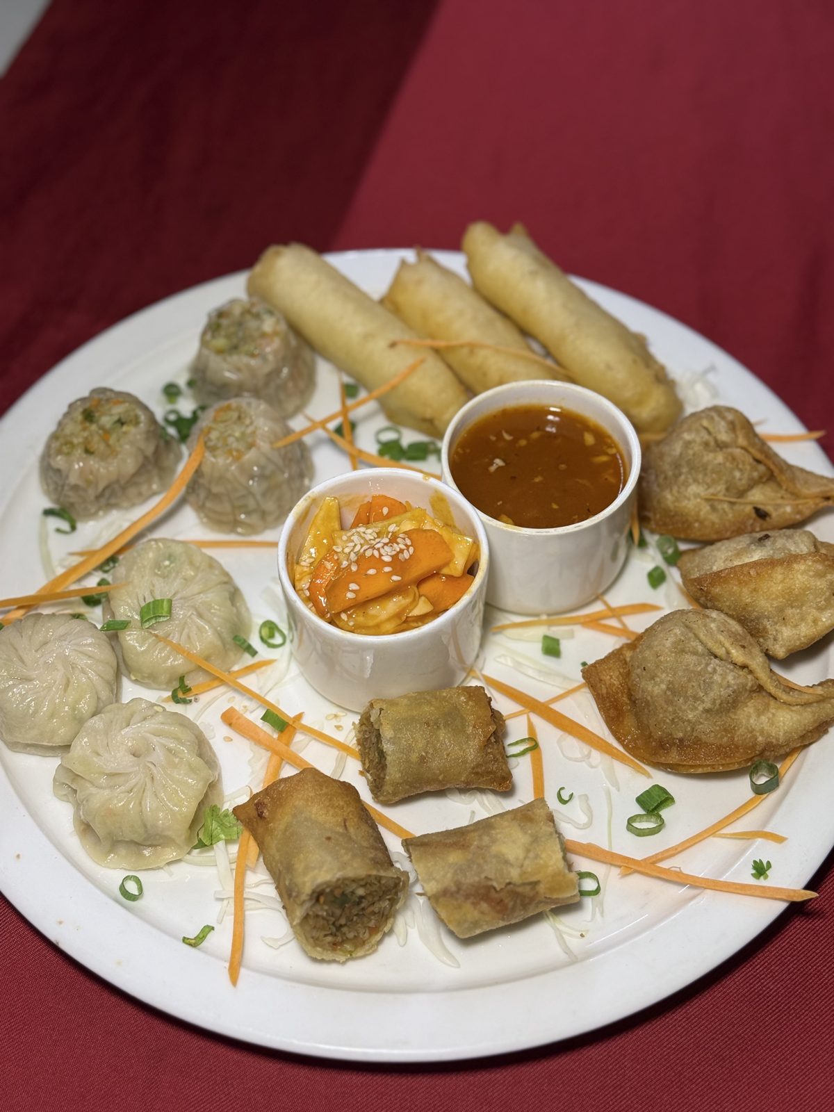 Starter platter with spring rolls and dumplings