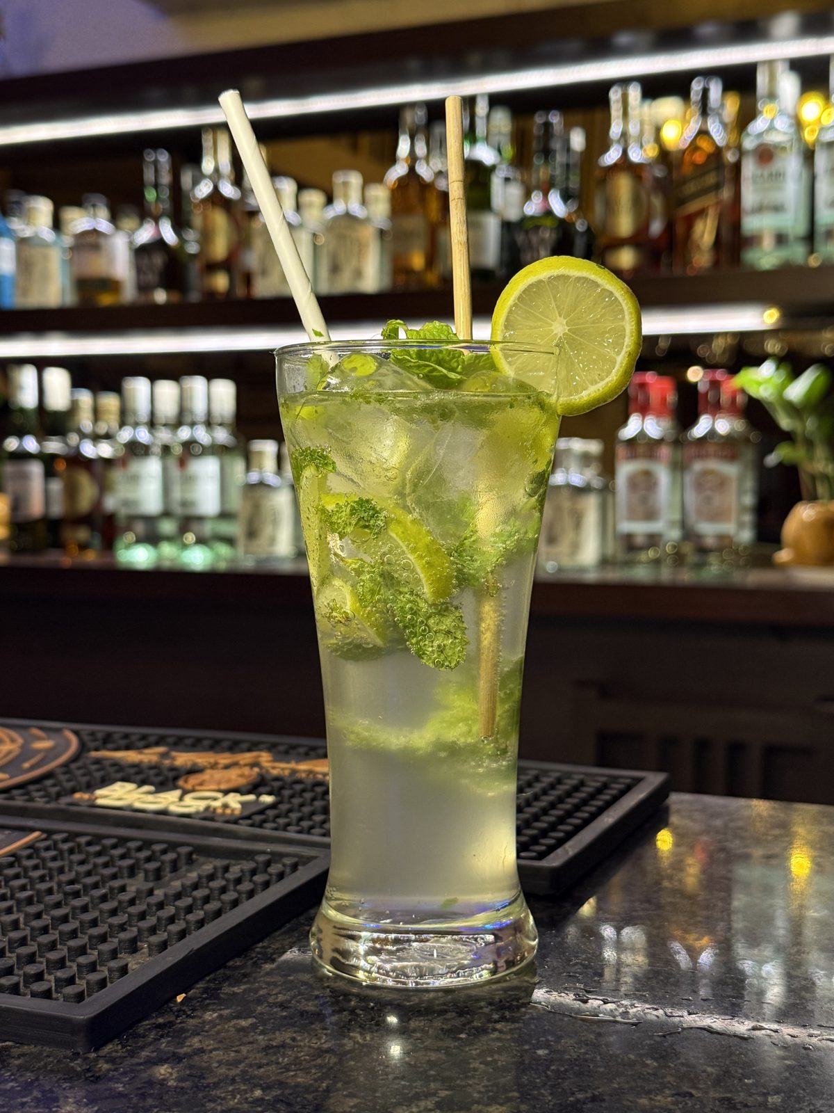 Mojito at the bar